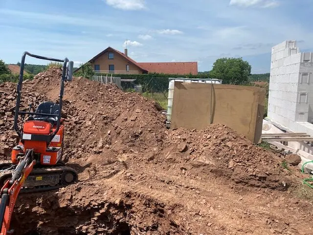 Mikrobagr, hromada zeminy, nádrž, Babice u Rosic