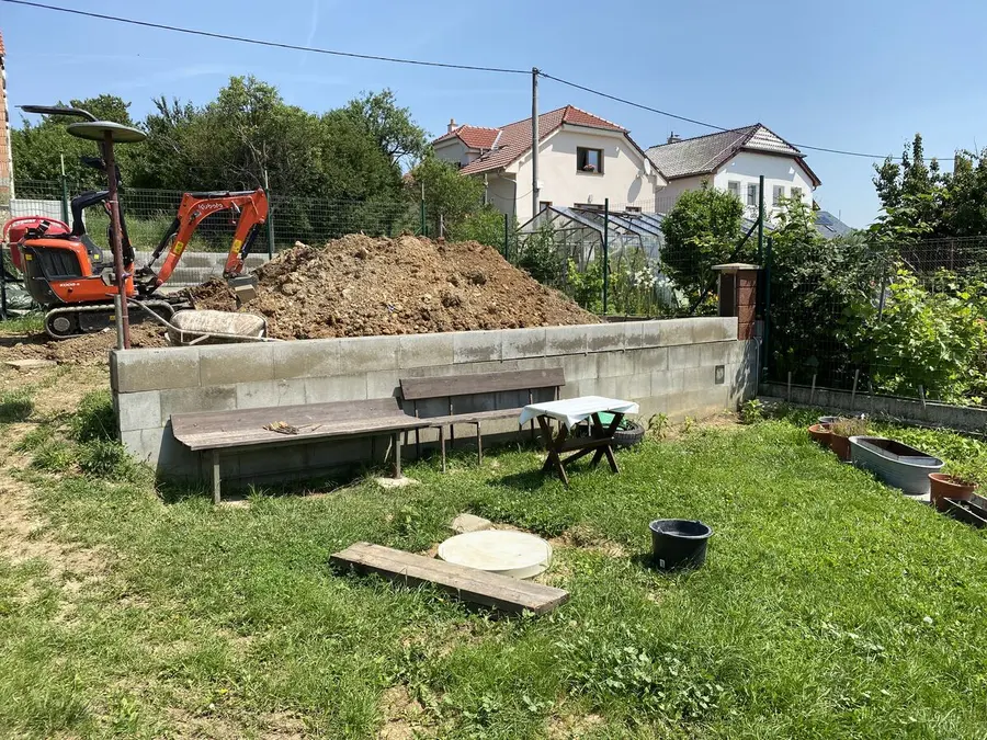 Opěrná zeď z bloků, zahrada, Biskoupky