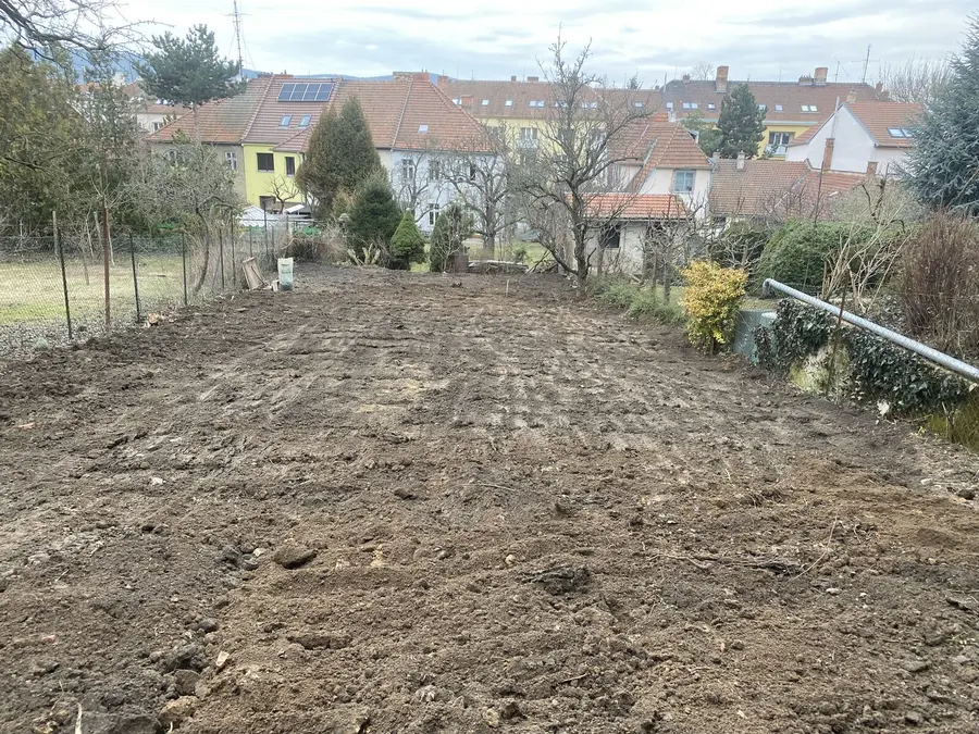 Srovnaný pozemek, druhý úhel, Brno