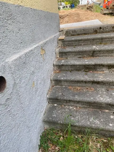 Schody a zeď, Kladoruby