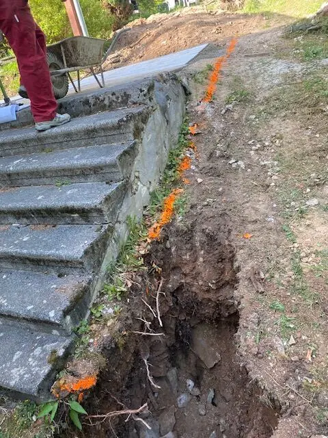 Odkopáno podél schodiště, Kladoruby