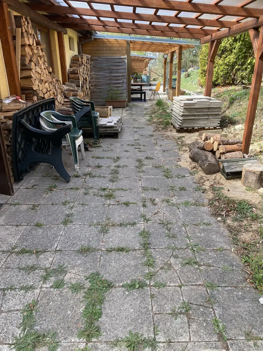 Dlážděný průchod pod pergolou, Kladoruby