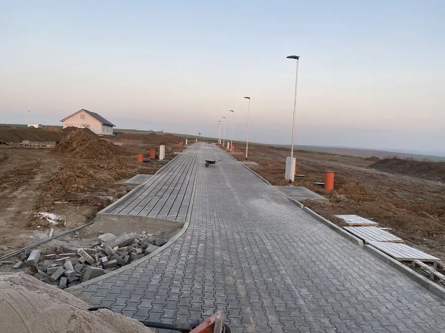 Dlažba za svítání, rozestavěná lokalita, Kratochvilka