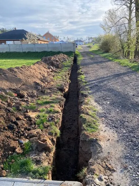 Dlouhá rýha podél příjezdové cesty, Nárameč