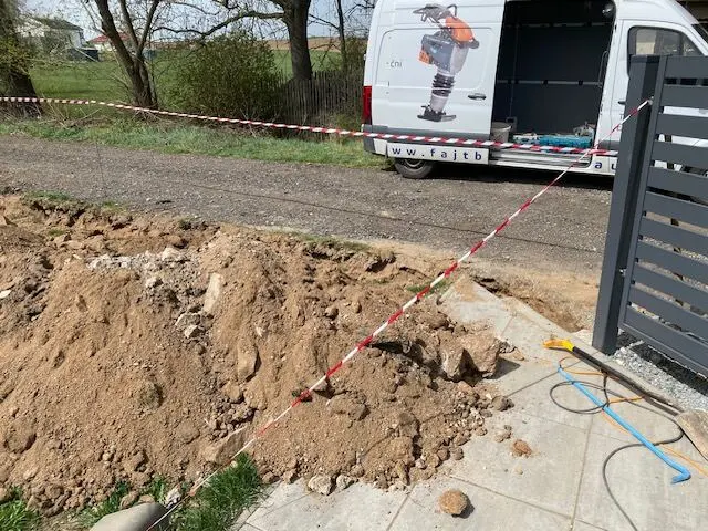 Dodávka a nová brána, Nárameč