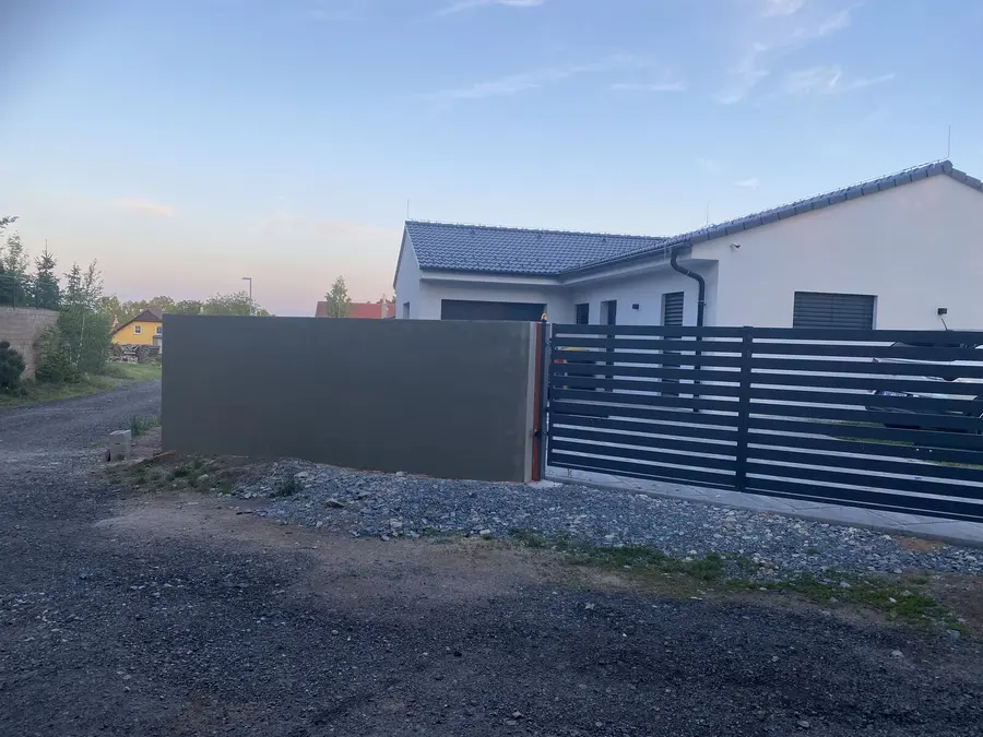 Hotová sestava brány a plotu, Nárameč