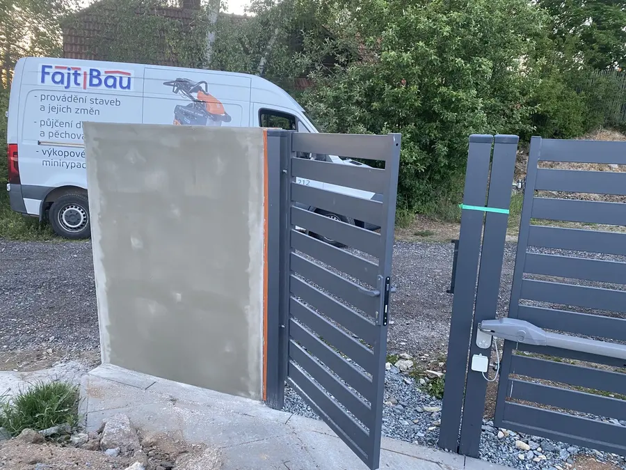 Hotová brána a dodávka FAJTBAU, Nárameč