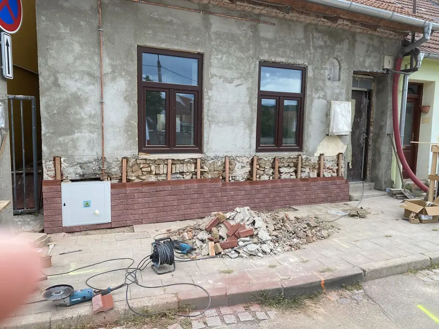 Rozbouraný sokl, suť, Němčice