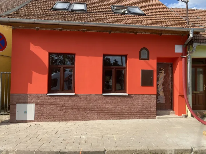 Fasády a zateplení dvou rodinných domů, Němčice: hotový stav