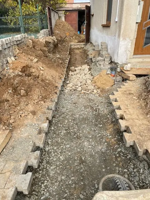 Rýha s obrubníky, Nová Ves
