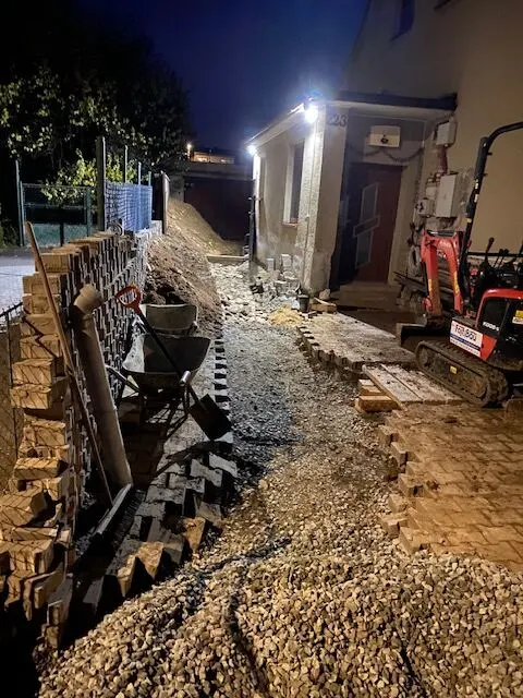 Noc, rýha a obrubníky, Nová Ves