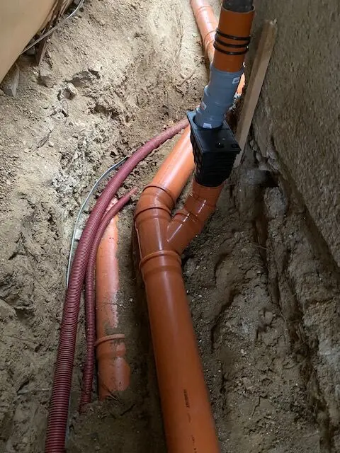 Kabely a potrubí souběžně, Nová Ves