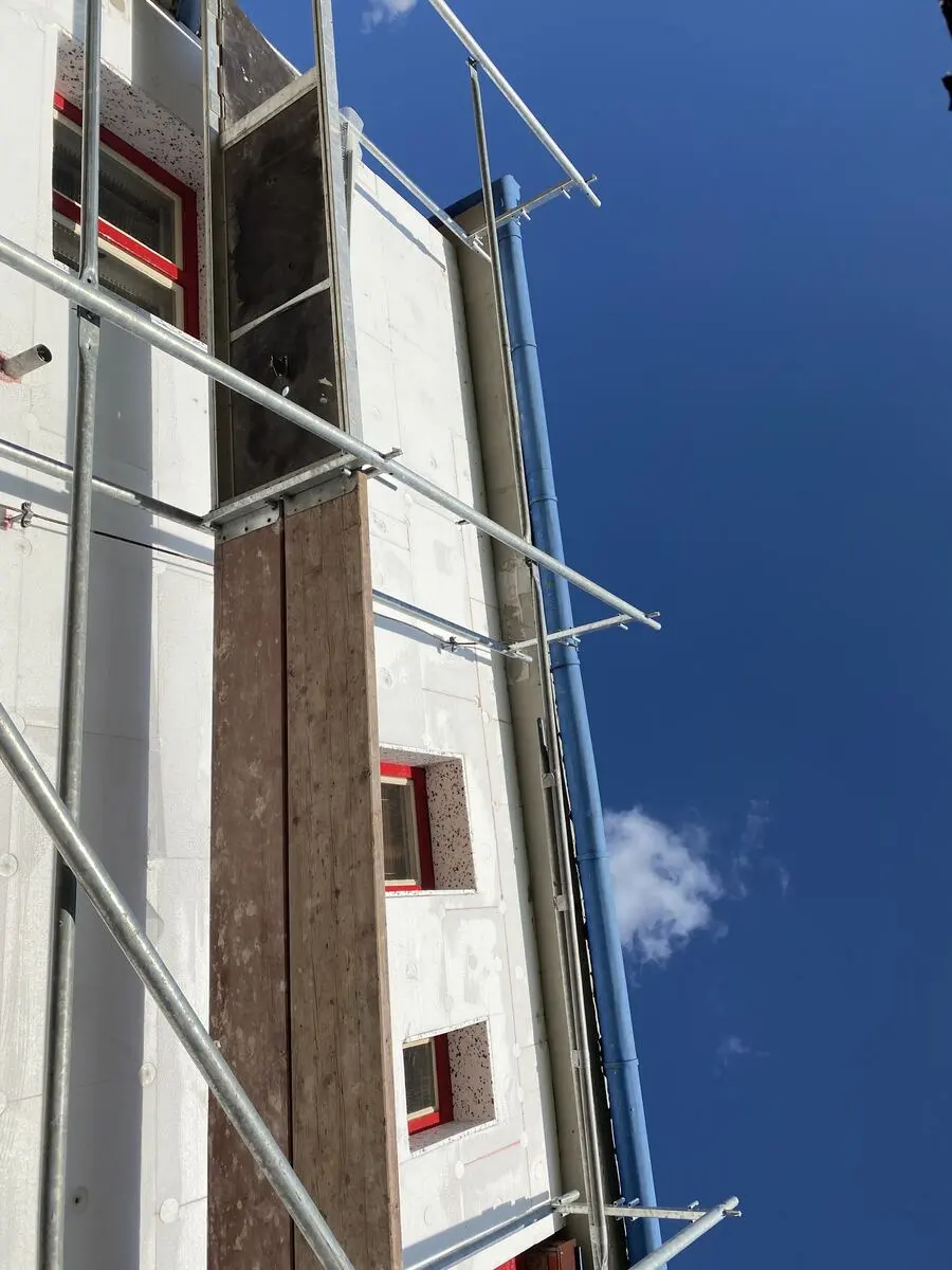 Pohled vzhůru po lešení, Šemíkovice