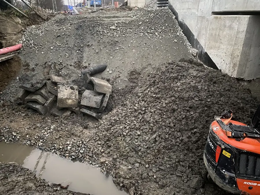 Bagr, štěrkové lože u vtoku, Tetčice