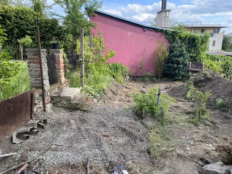 Urovnaný terén, štěrk, Zbýšov