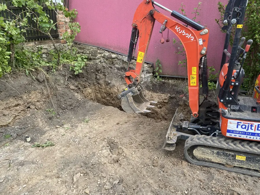 Kubota FAJTBAU při odkopu, Zbýšov
