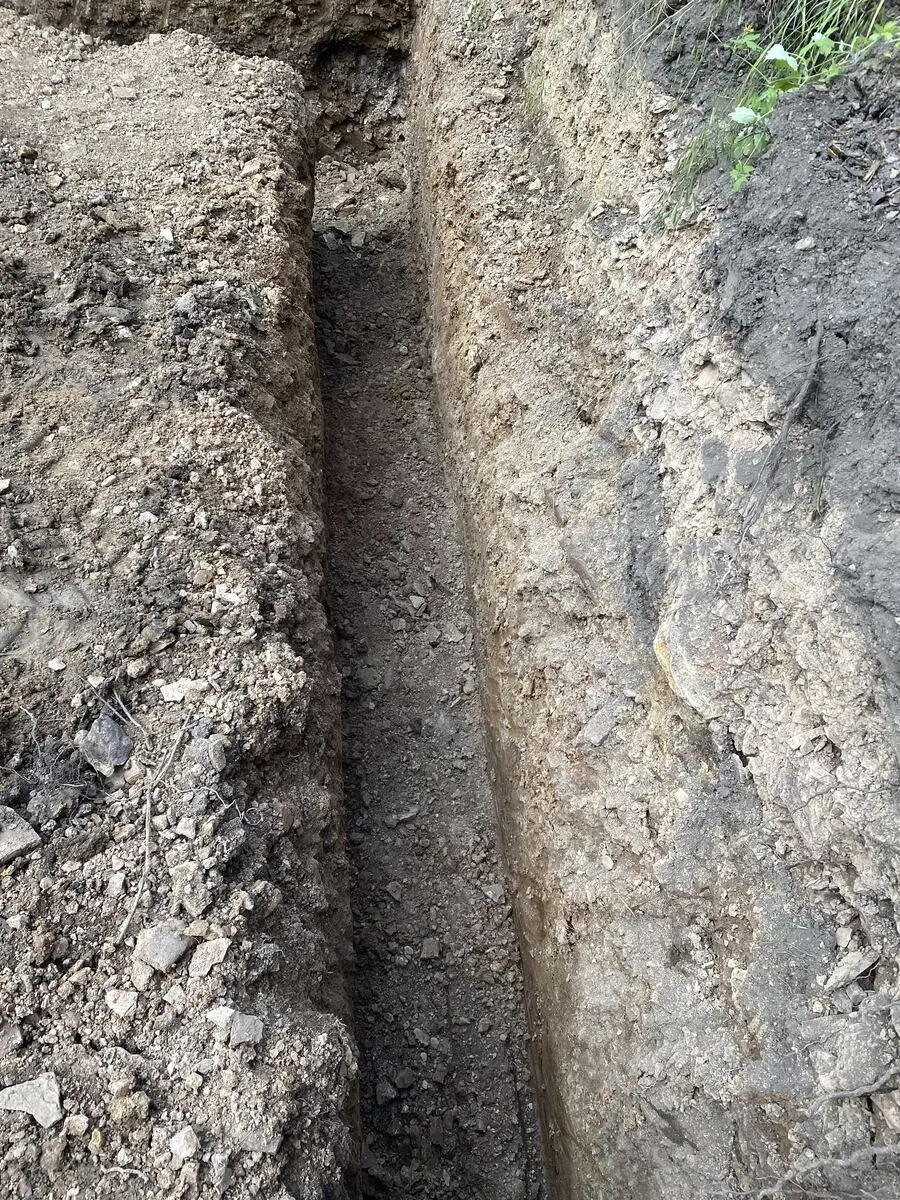 Hluboká rýha ve skále, Zbýšov